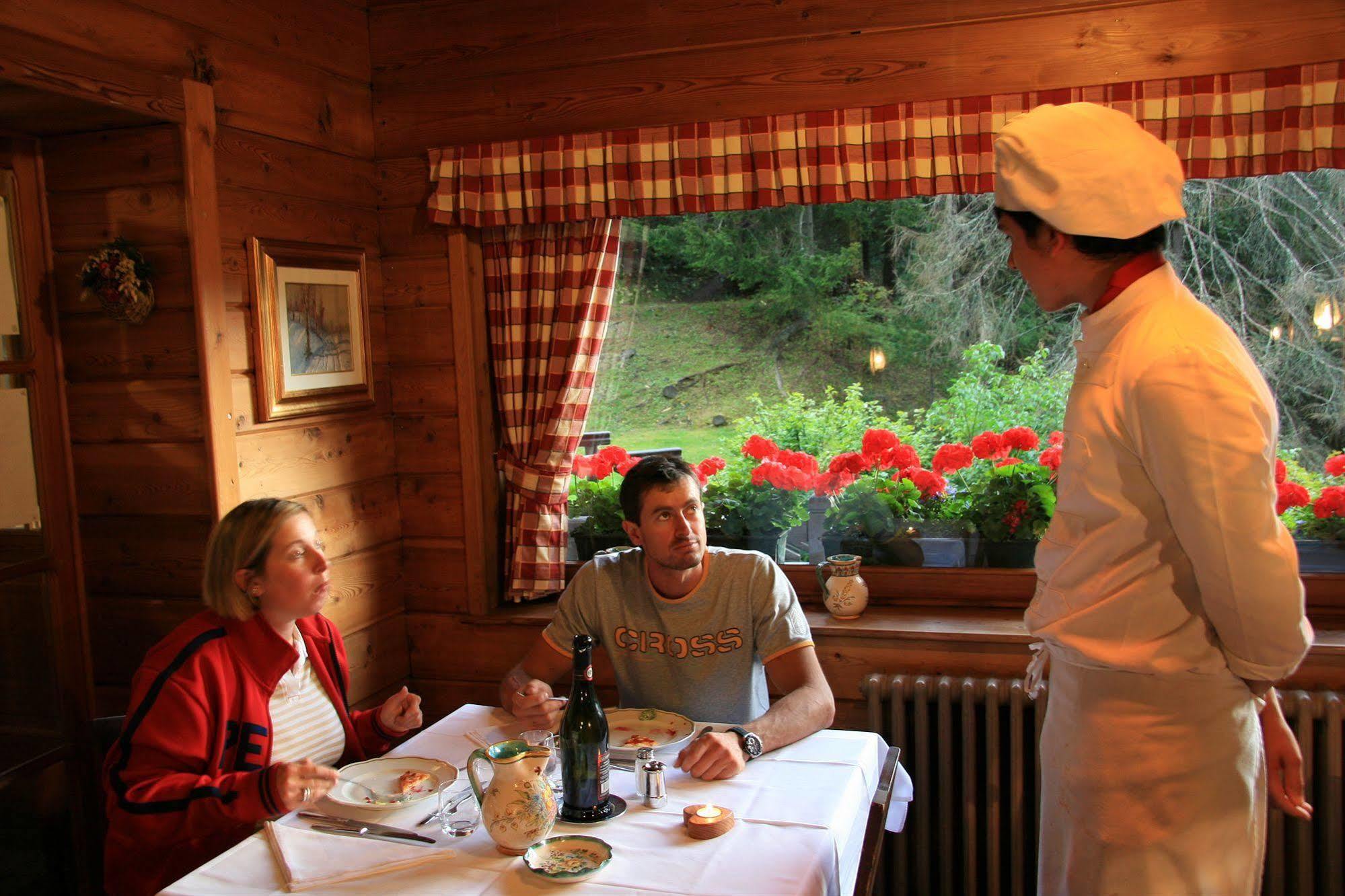 Albergo Villa Anna Maria Чамполук Екстериор снимка