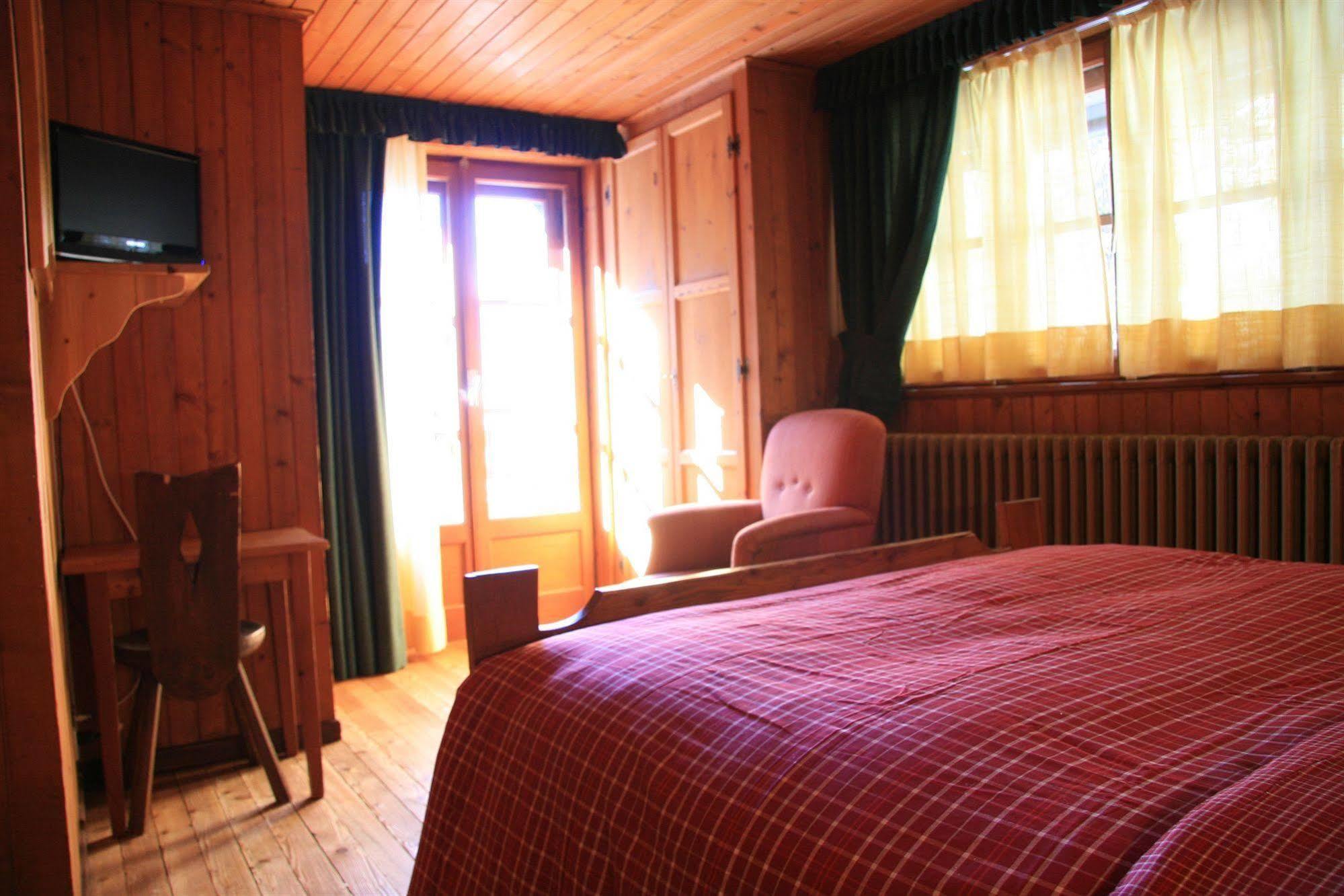 Albergo Villa Anna Maria Чамполук Екстериор снимка